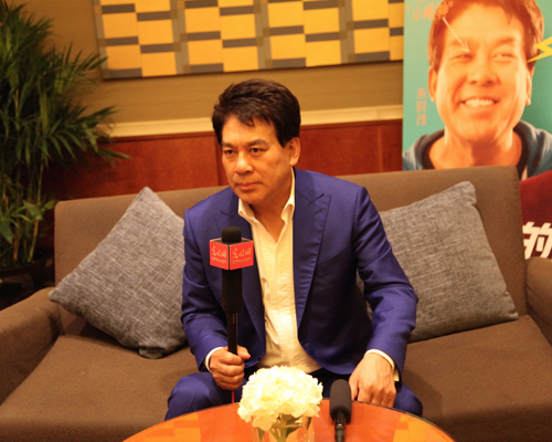 《胡杨的夏天》定档520 朱时茂陈佩斯隔空“秀恩爱” _光明电视 _光明网