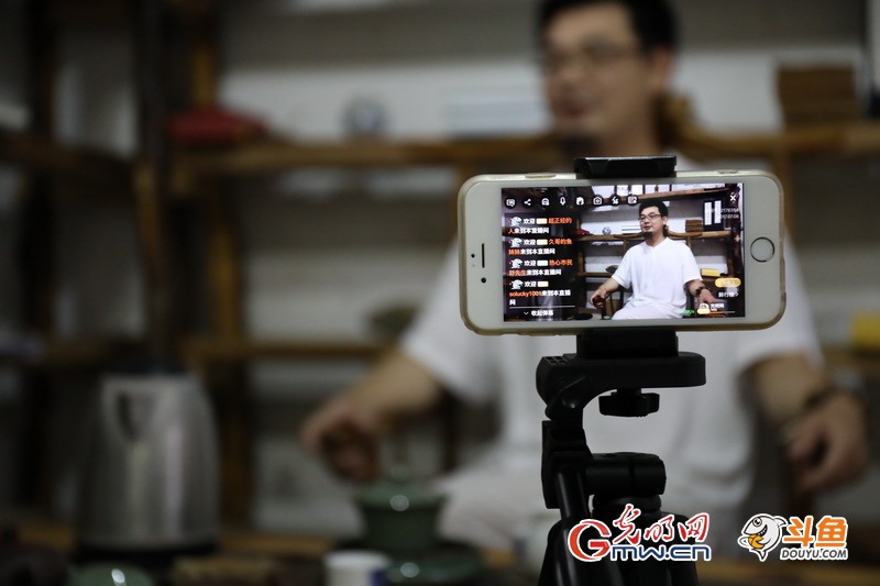 致非遗 敬匠心大型系列直播探秘古法斫琴艺术