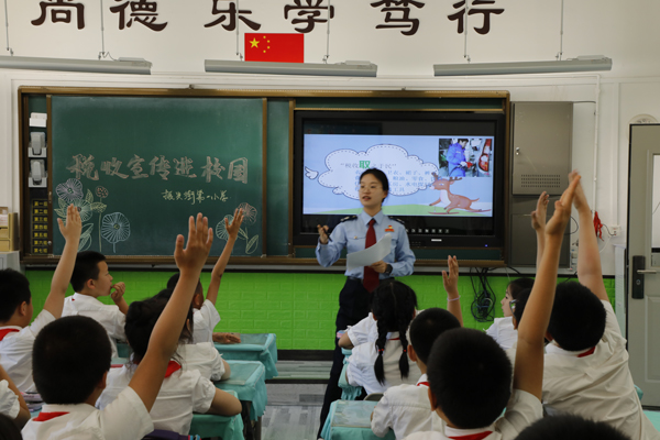 “与税童行”青少年普法庆六一