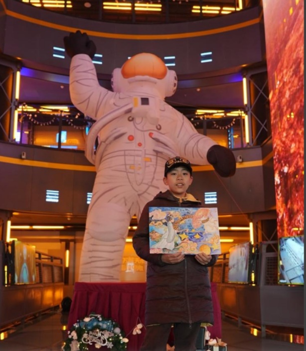北京第二实验小学学生画作随“引力一号”首飞太空