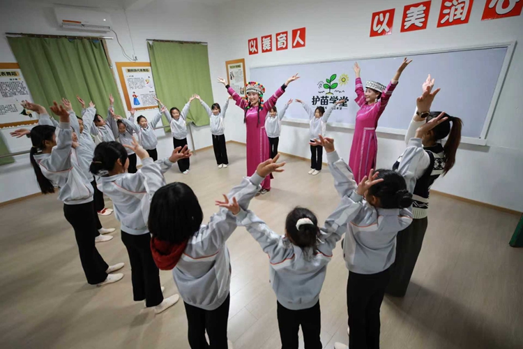 “护苗学堂”上新：留守儿童有了舞蹈教师