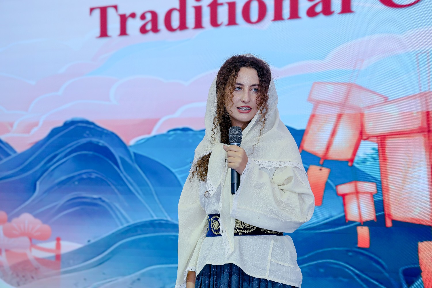 文化小大使的中国日记｜美美与共，世界服装同框