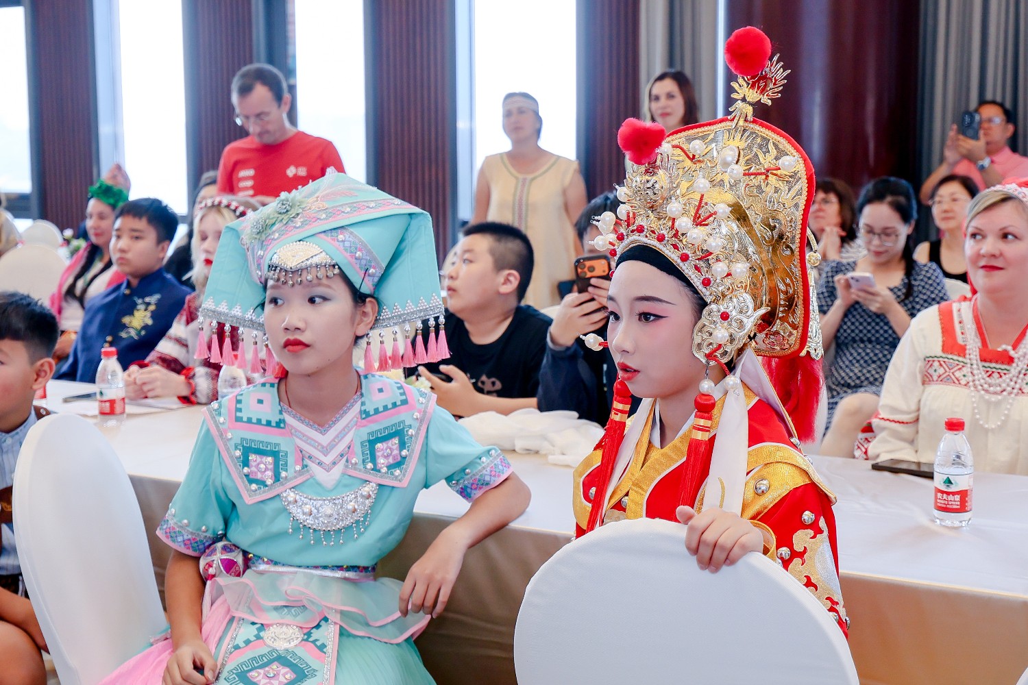 文化小大使的中国日记｜美美与共，世界服装同框